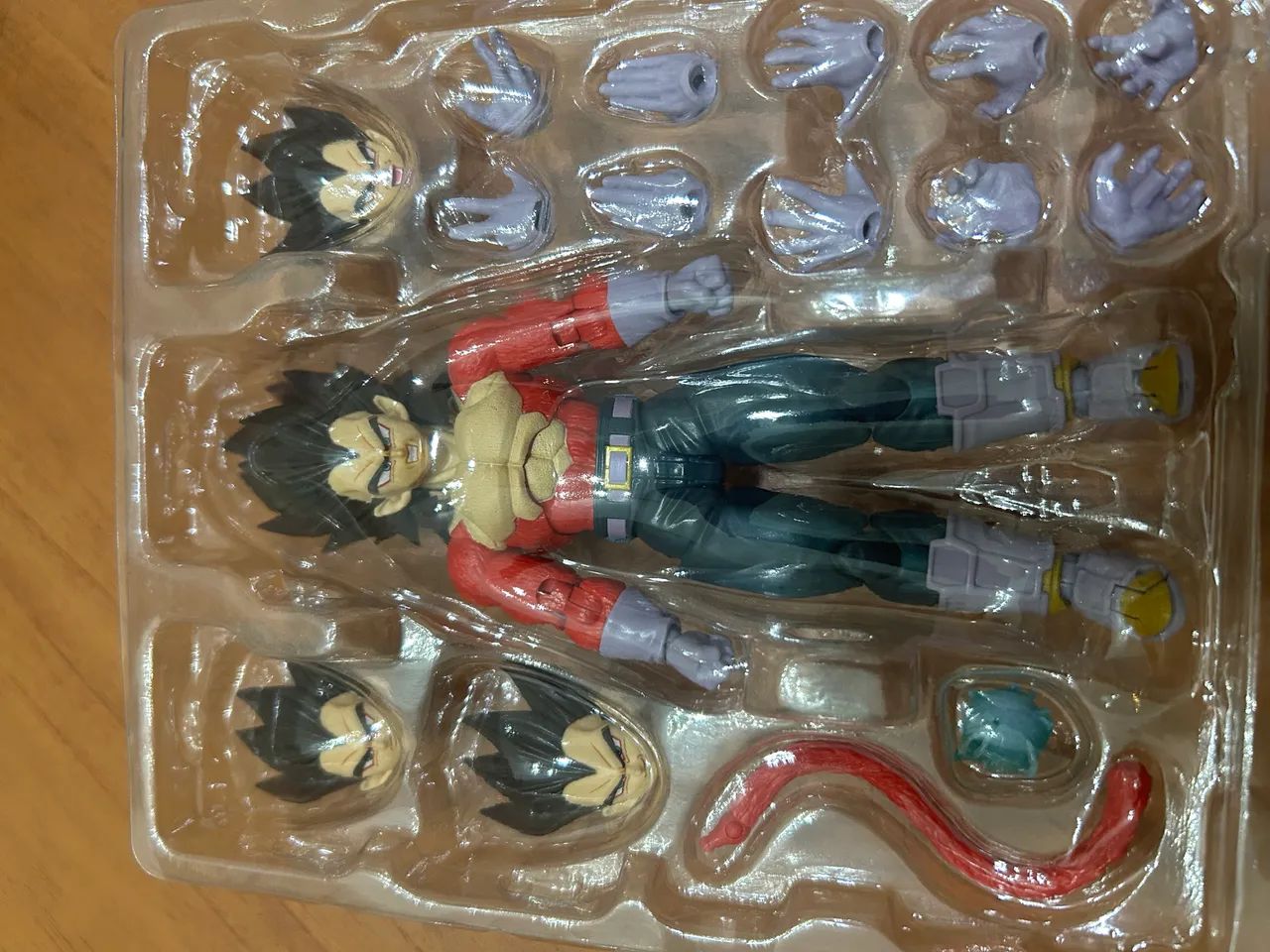 Vegeta SSJ4 DragonBall SHFiguarts  - Foto 3