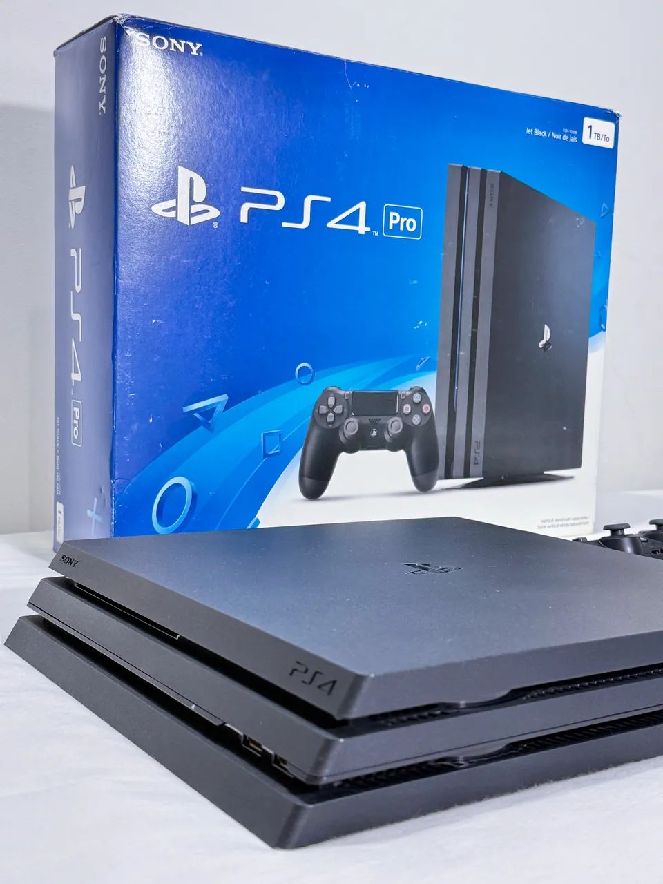 PS4 Pro 1TB 4K Impecável + Caixa Original + 2 Controles + 5 Jogos