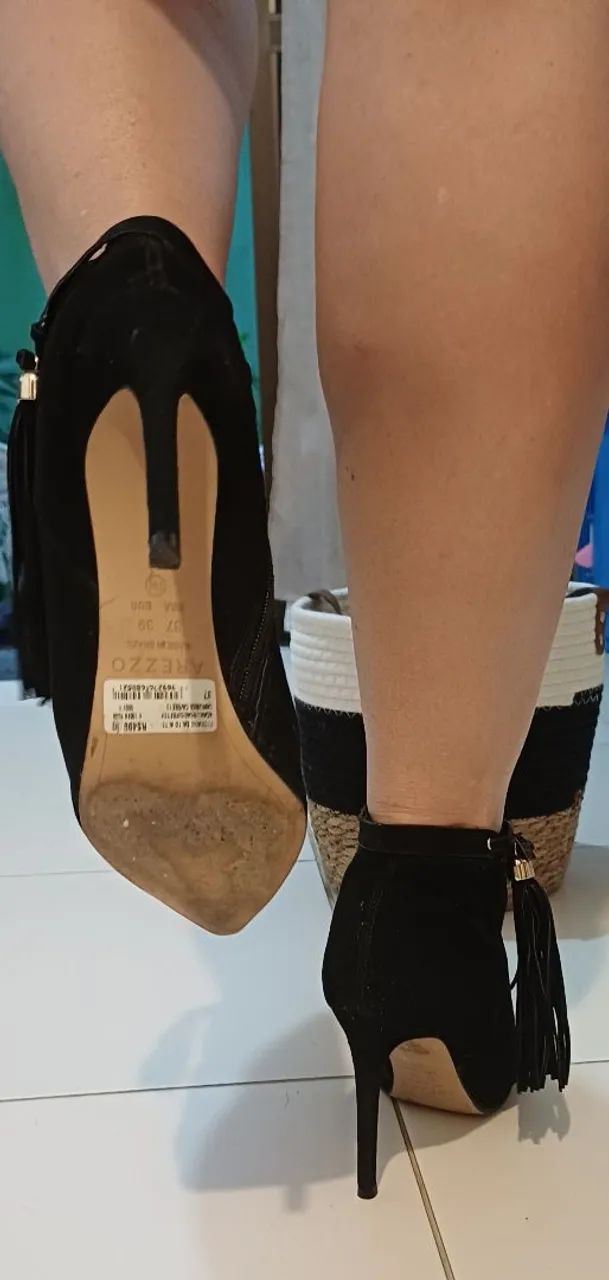 Vendo Bota Arezo $230 e Sandália SchutZ $200 - Foto 2
