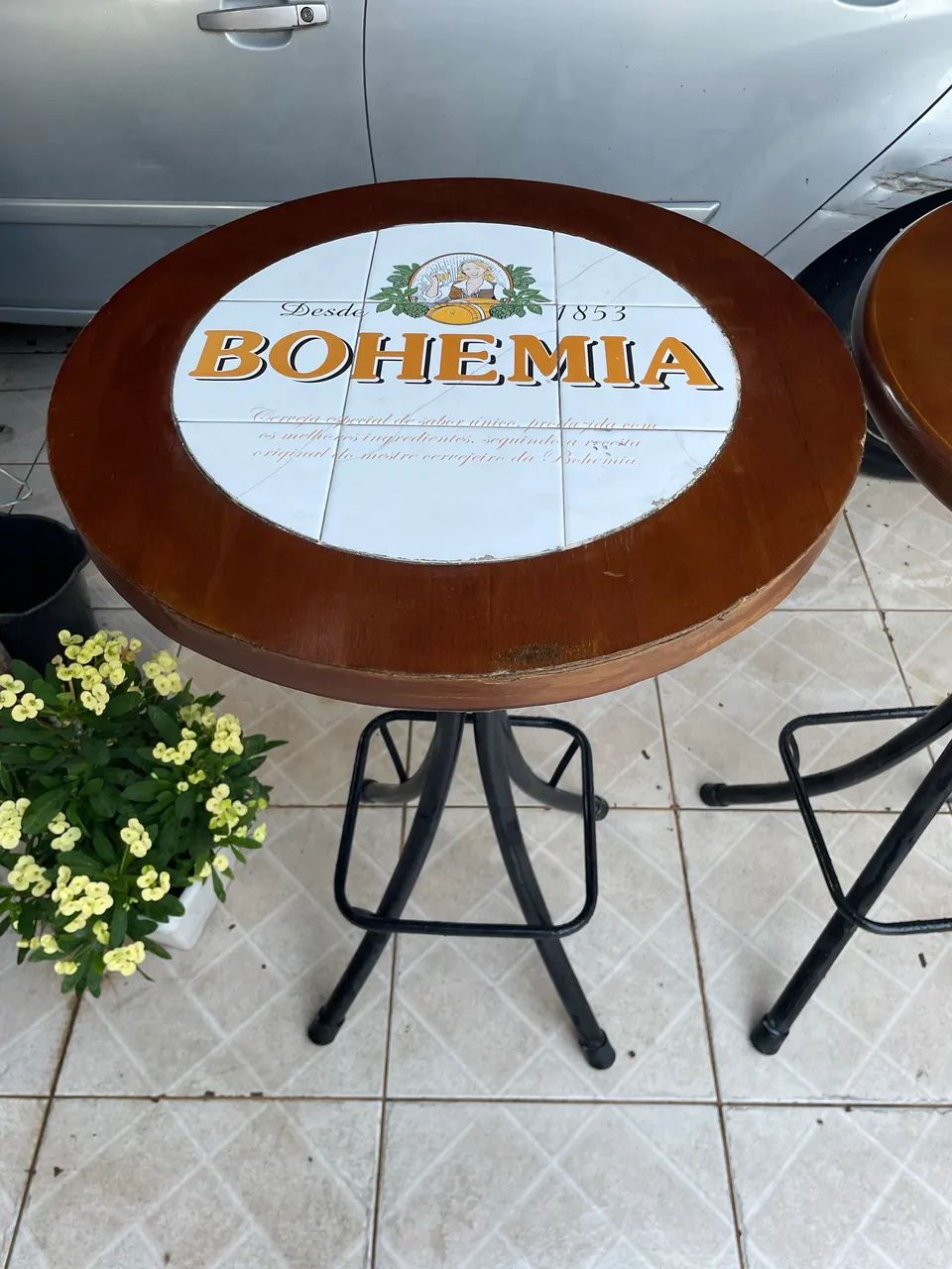 MESA ALTA DE BAR REDONDA EM MADEIRA E MÁRMORE 