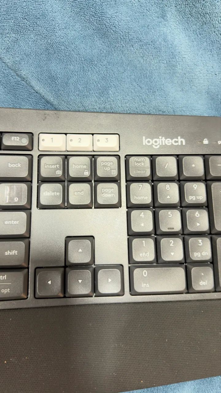 Vendo teclado logitech k850-func em 3 equipamentos, WINDOWS e MAC! - Foto 2