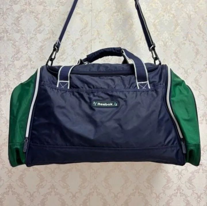 Mala de viagem e esporte Reebok 