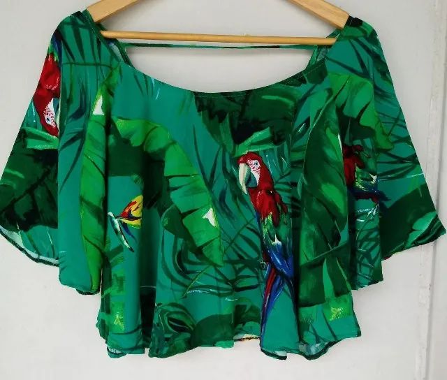 blusa verde tipo cropped