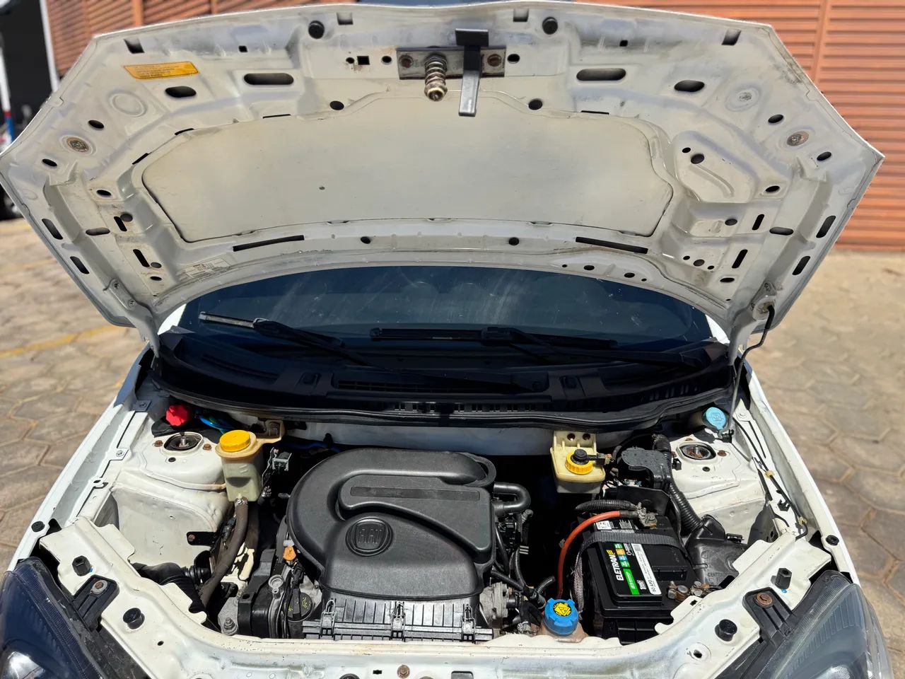 Fiat Uno Sporting 1.4 EVO Fire Flex 8V 4P 2014 - Foto 5