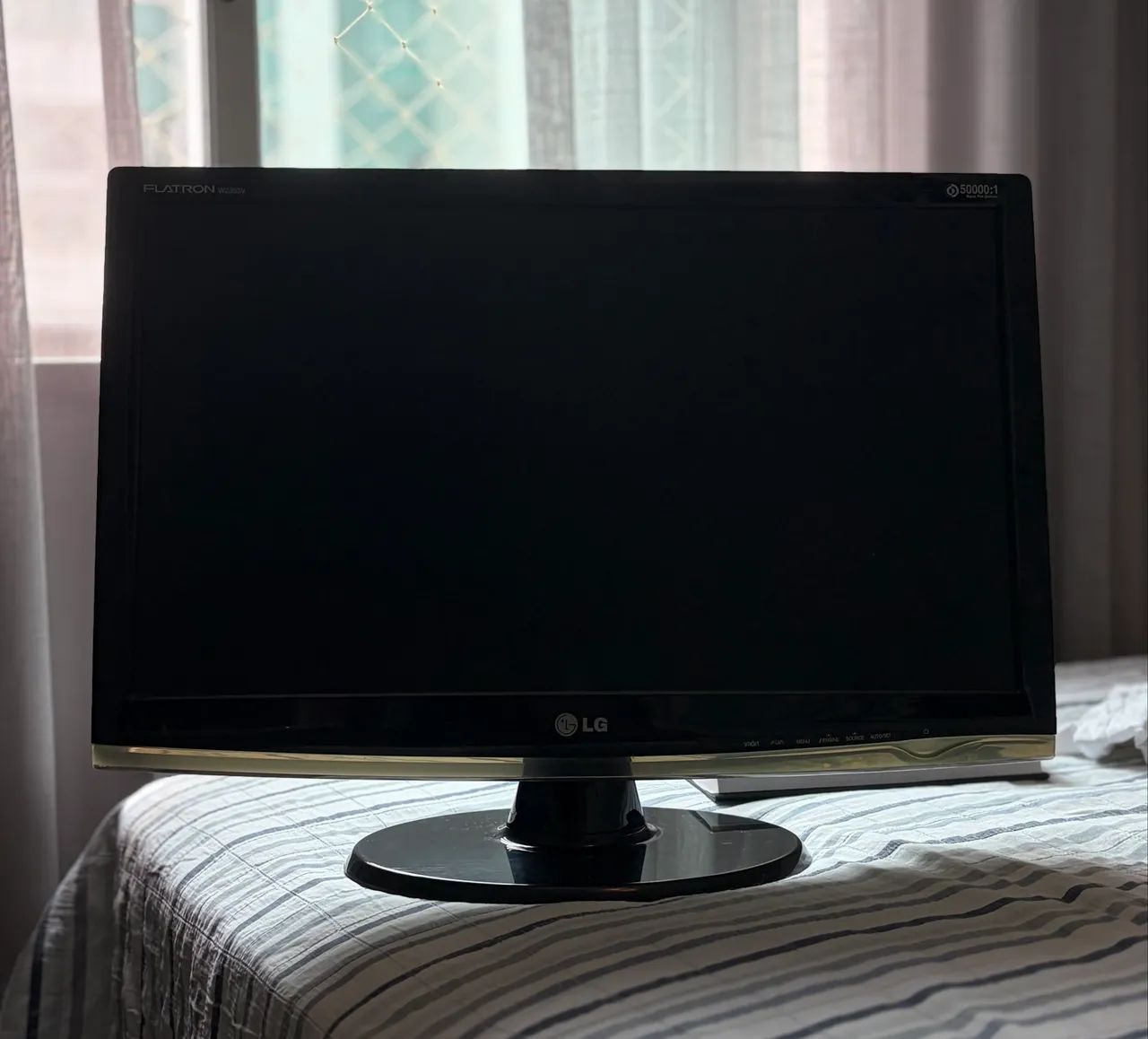 Monitor LG 24 polegadas Full Hd,  tela anti-reflexo 