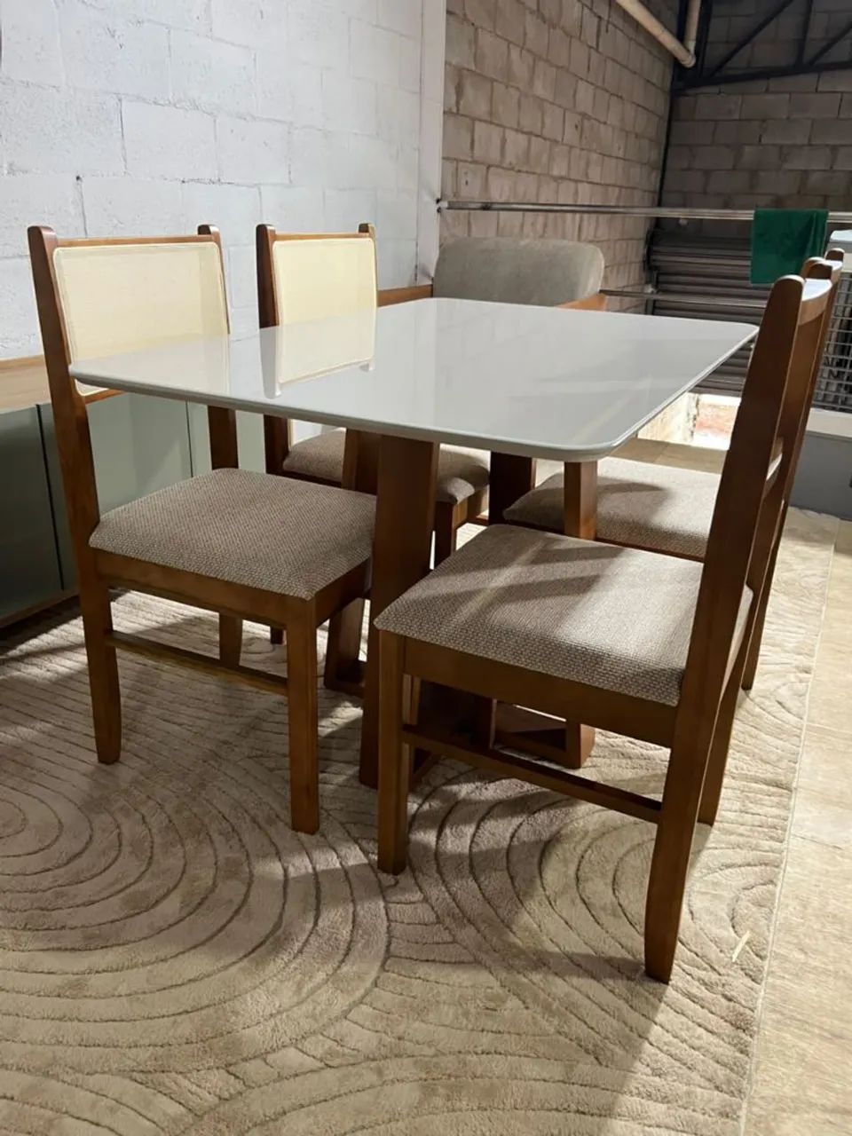 Mesa de Jantar com 4 cadeiras 1.20x80m