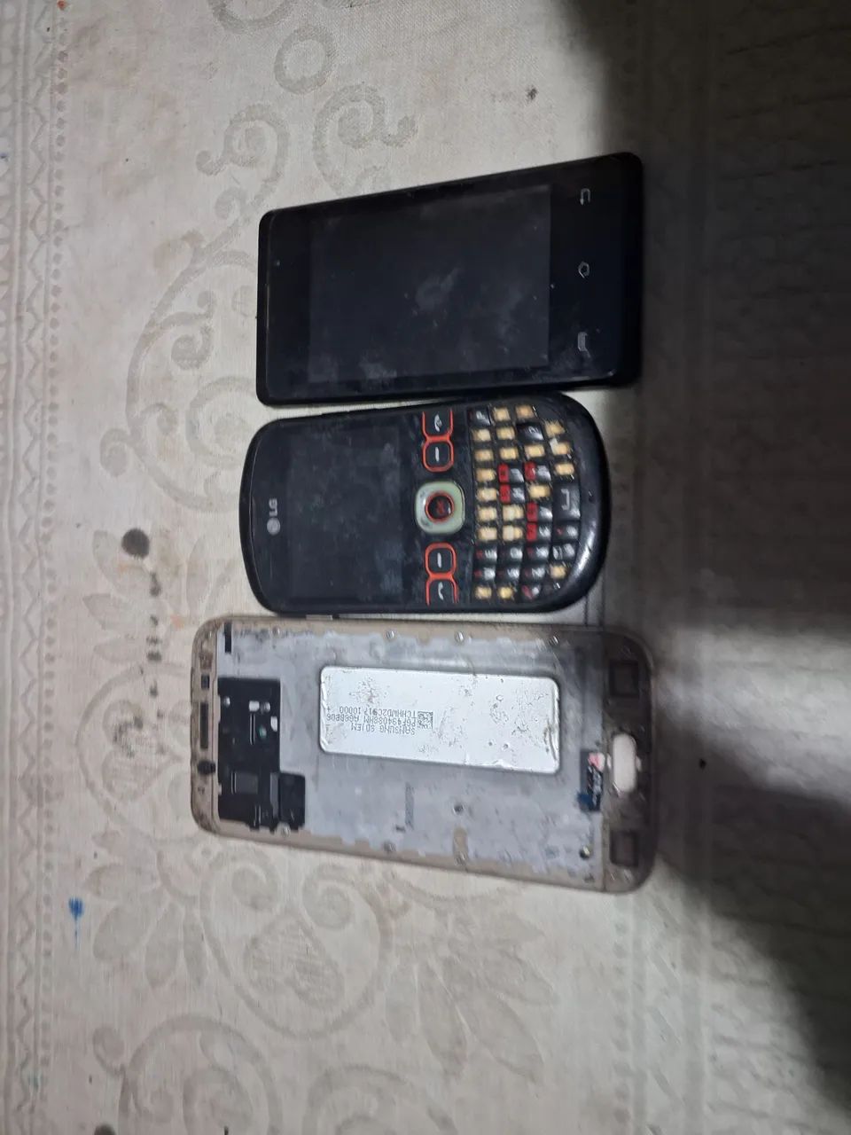 Lote com 3 celulares  para retirada de peças 