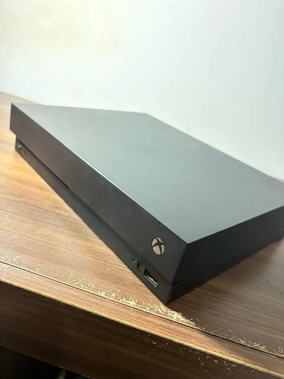 Xbox One X - 1TB em perfeito estado 