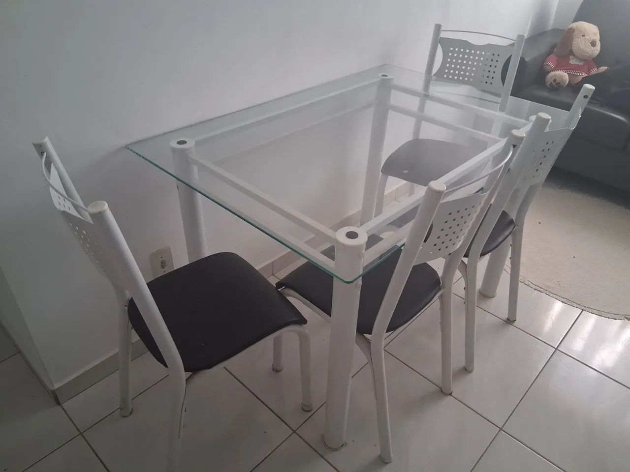 Mesa de vidro - com 4 Cadeiras  - Foto 2
