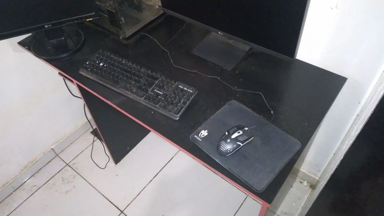 Mesa de PC gamer 1,14m -  Ótimo Espaço para Computador - Foto 2