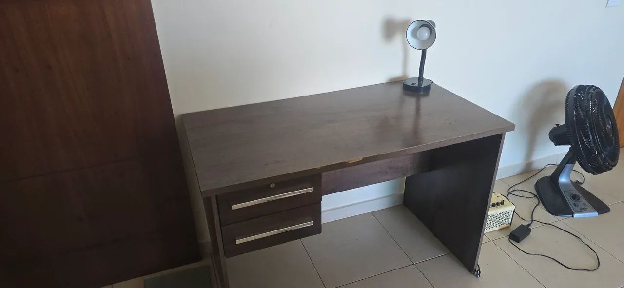 Mesa para estudo usada em bom estado - Foto 2