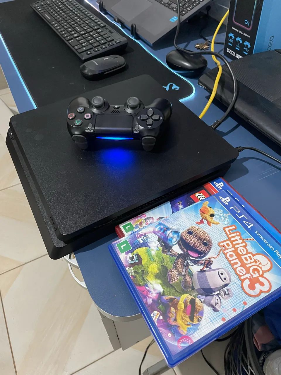PS4 Slim 