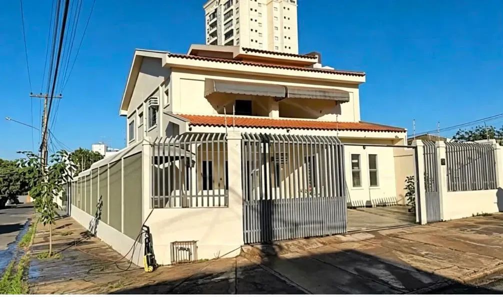 Sobrado com 5 quartos no Jardim Petropolis