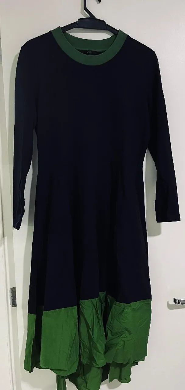 Vestido da marca COS  sueco-britânica  - Foto 2