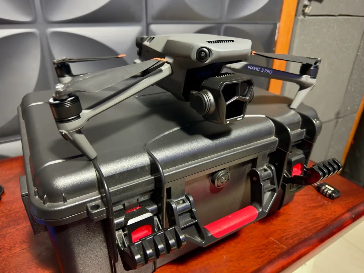Drone DJI Mavic 3 Pro + Rádio RC Pro HDMI + 5 Baterias + Filtros ND - Foto 3