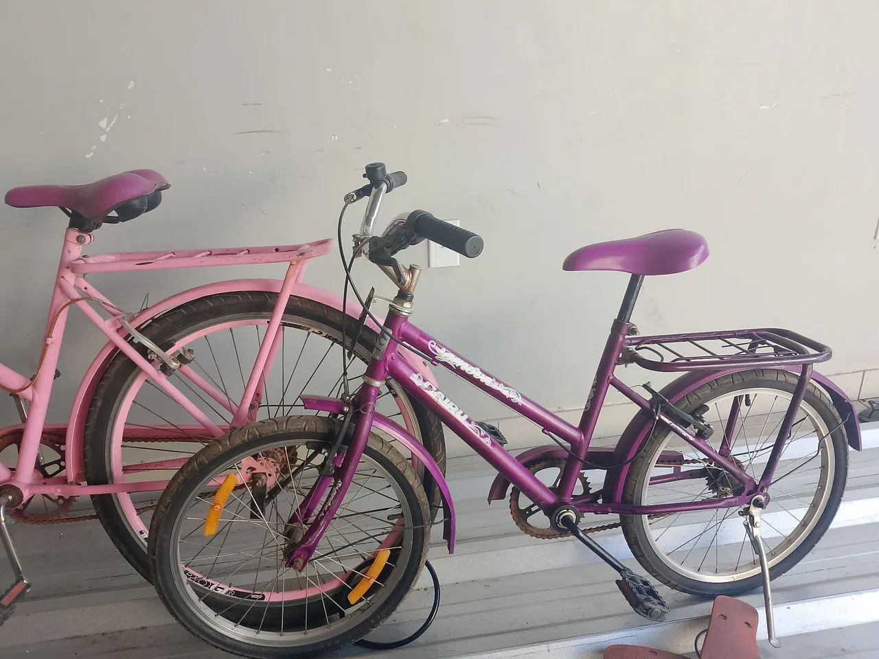 1 bicicleta para adulto e 1 infantil 