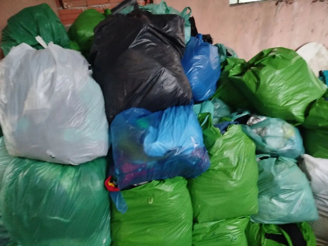 Estoque de roupas - Foto 2