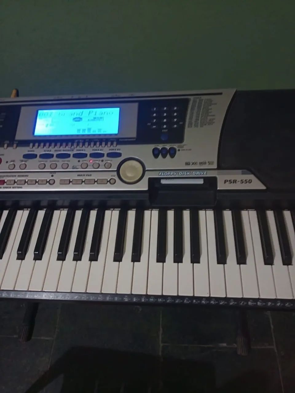 Vendo teclado Yamaha disket psr 550 - Instrumentos musicais