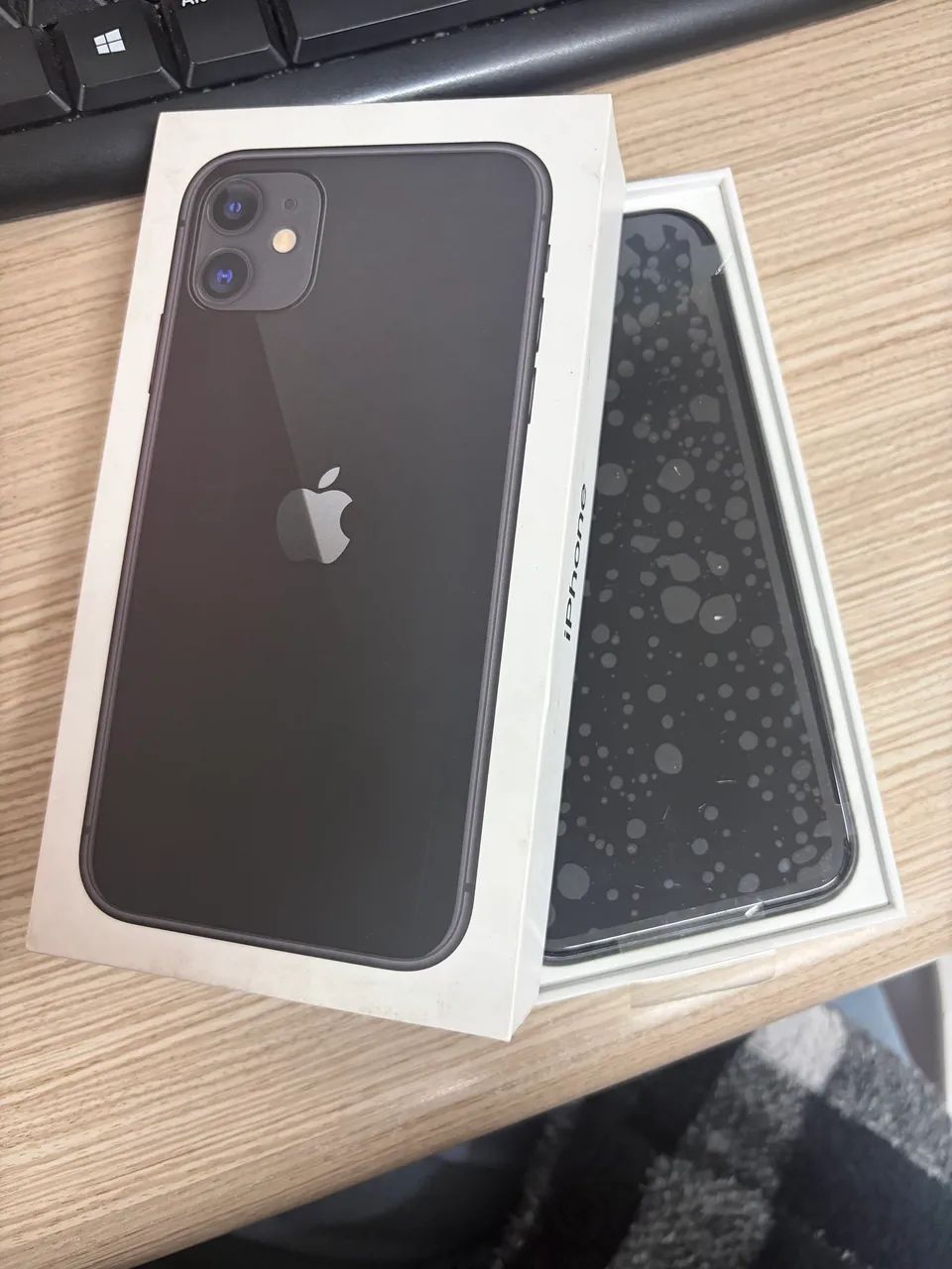 iPhone 11 64GB Preto - TUDO ORIGINAL + CAIXA - Única Dono