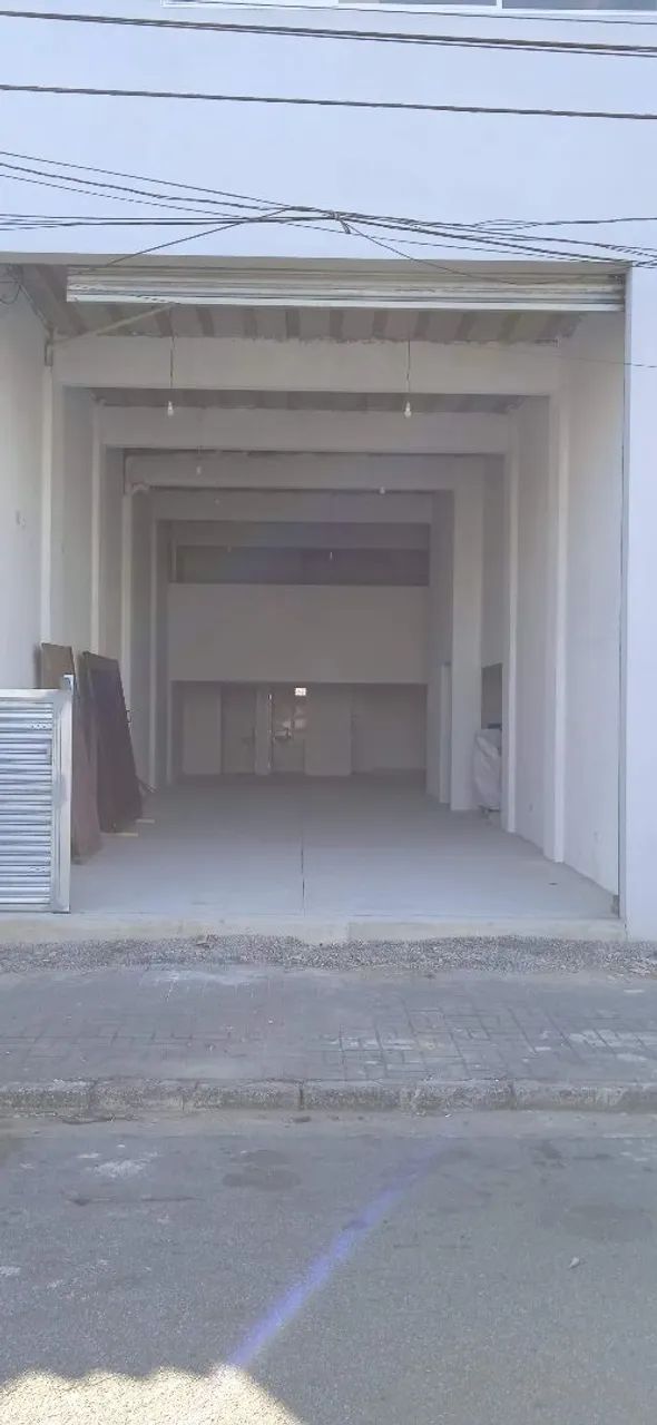 ALUGO LOJA, V. DE CARVALHO, 140m2 e mezanino