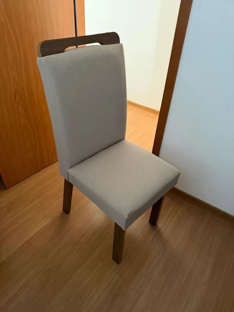 Vende-se mesa de 4 cadeiras novinha  - Foto 3