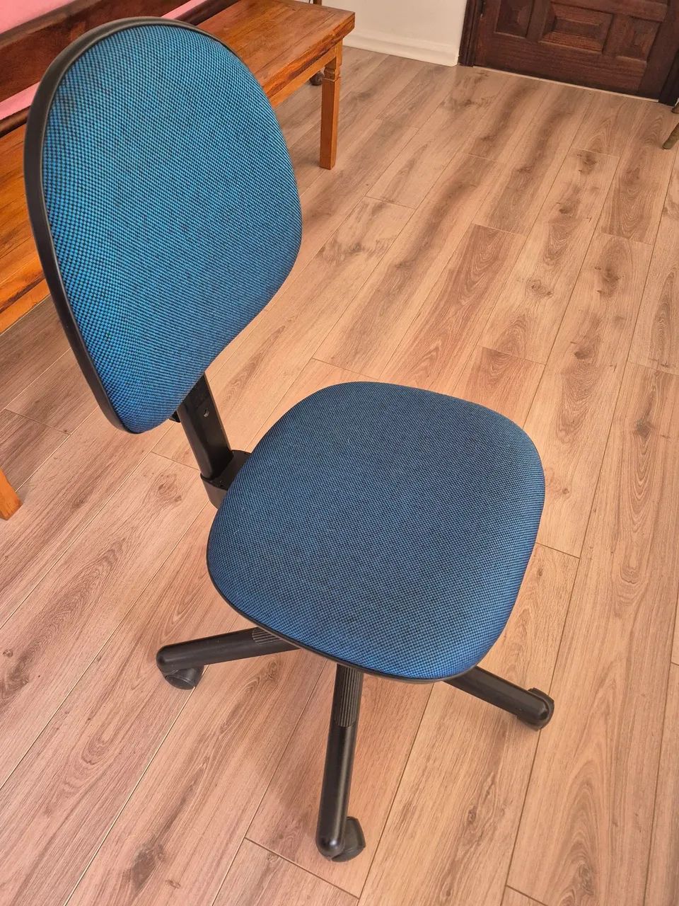 Cadeira escritorio Giratoria Executiva Marca Tocco - Rodas - Azul - Foto 4