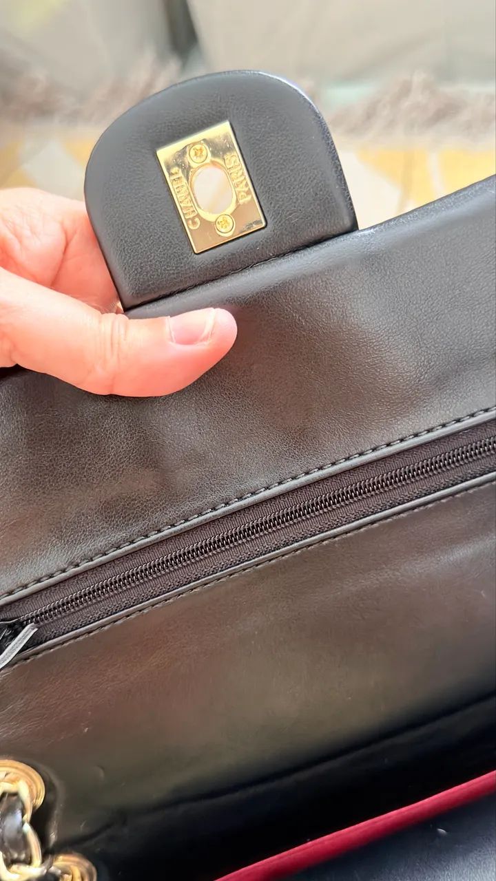 BOLSA CLASSIC PREMIUM PRETA E DOURADA  - Foto 4