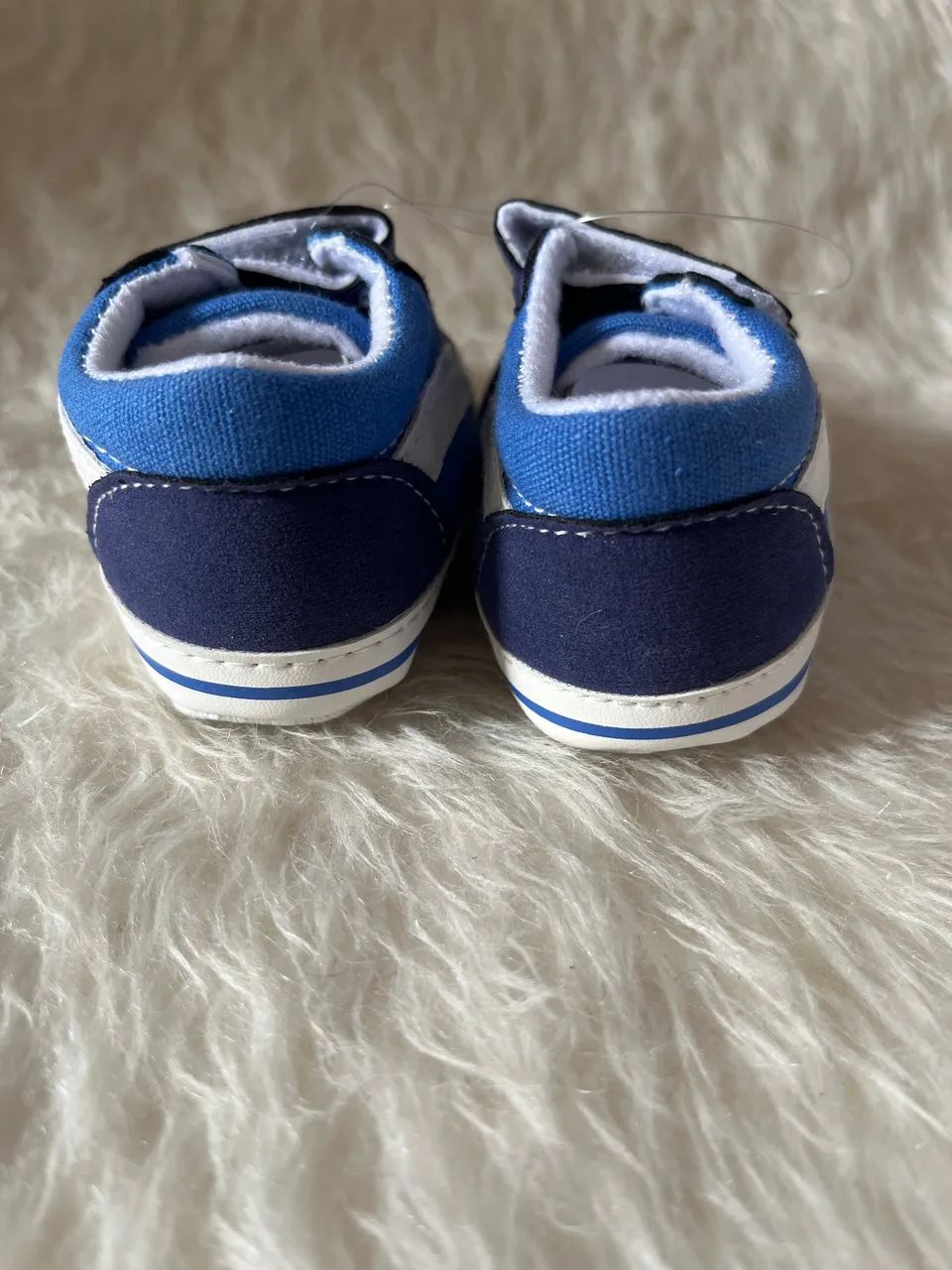 Tênis para Bebês Azul e Branco Sapatinho Recém Nascido - Foto 2