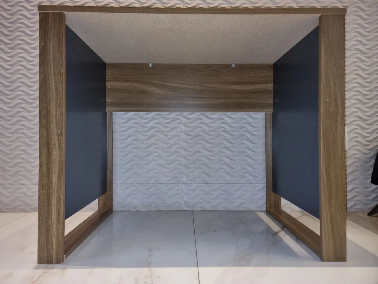 Mesa de Escritório / Escrivaninha Compacta em MDF - Excelente Estado - Foto 4