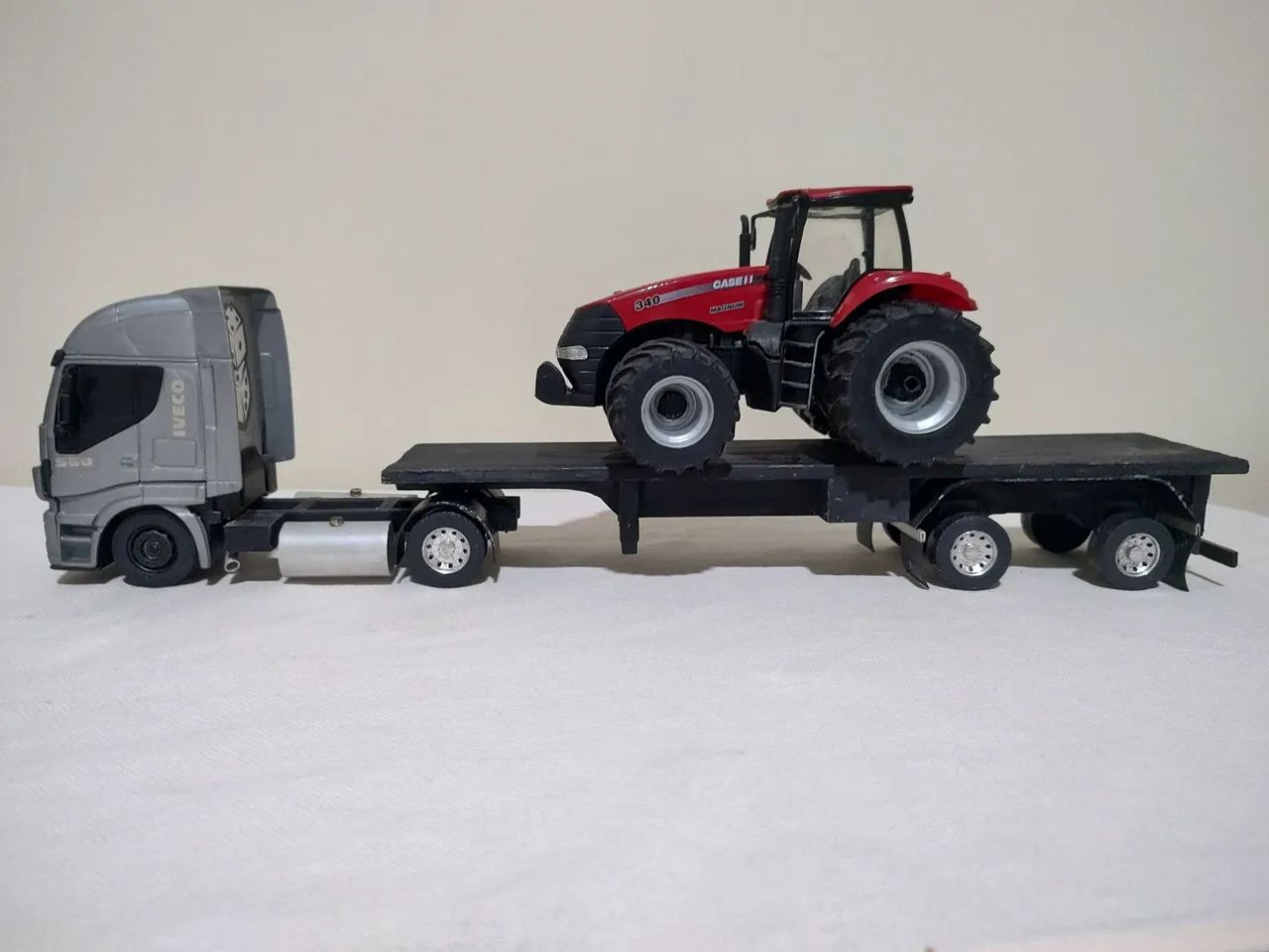 Miniatura de caminhão + trator  - Foto 4