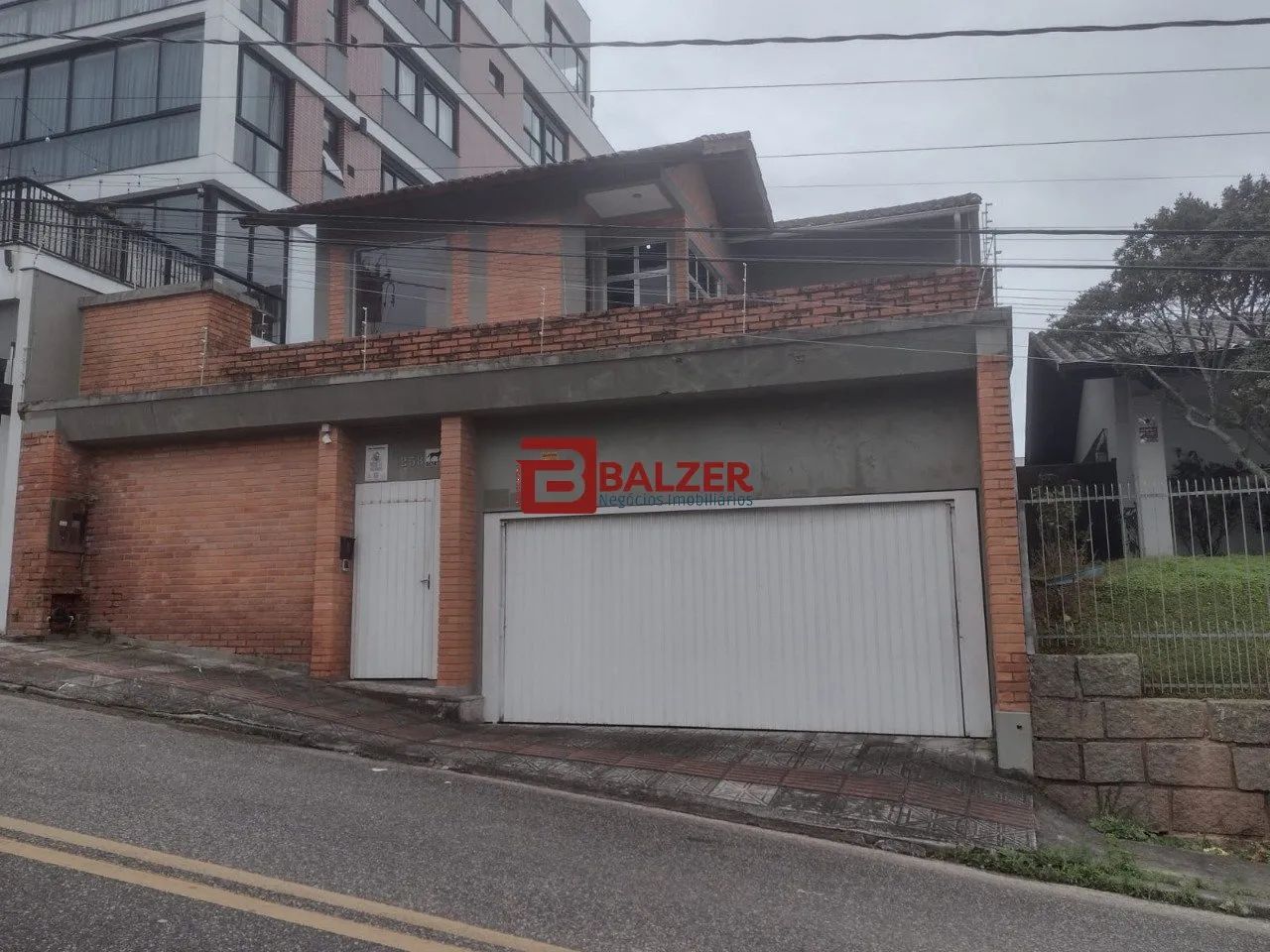 Casa com 5 dormitórios, piscina e espaço gourmet
