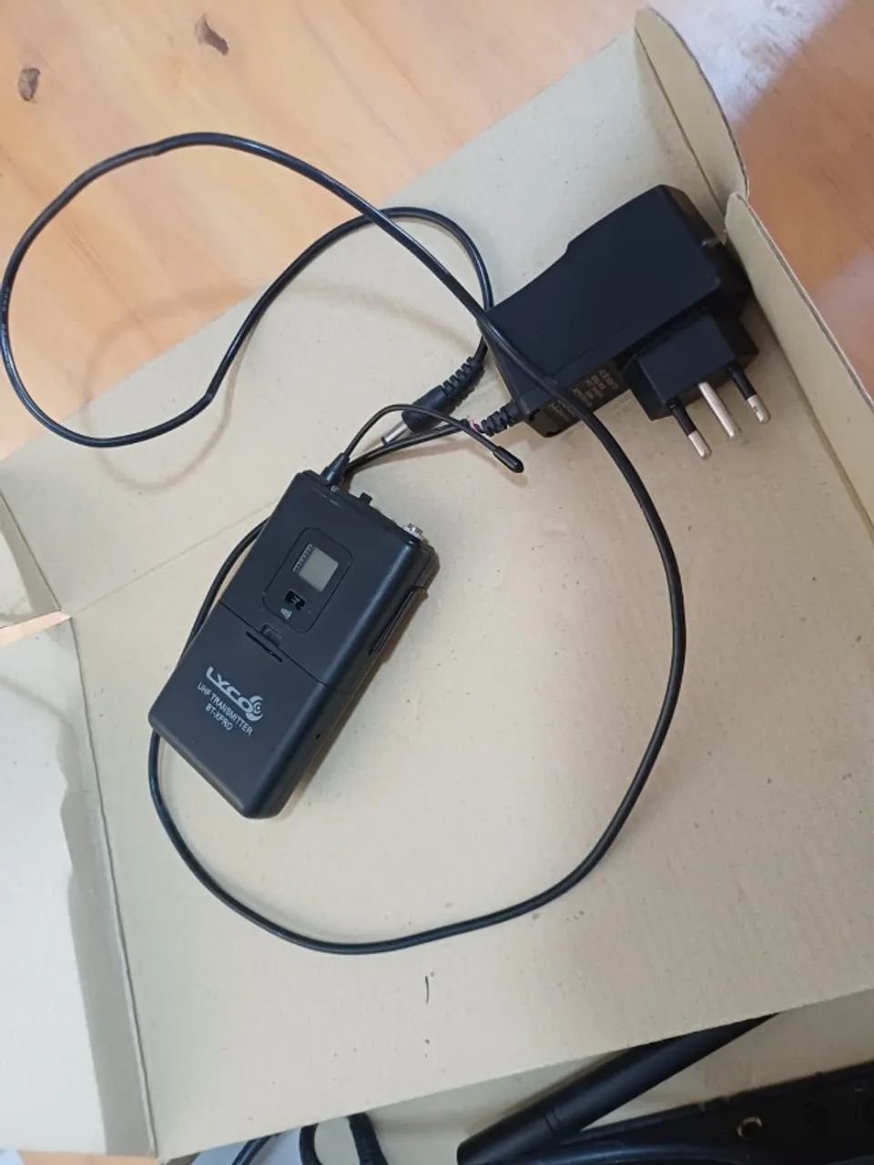 MICROFONE SEM FIO UHF LYCO UHXPRO 01HLI - OTIMO PARA PALESTRAS E CANTO - Foto 4