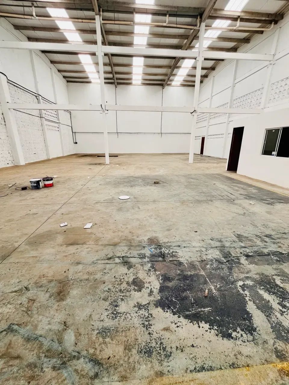 Alugo Ótimo Galpão com 440m2 no Renascer - Foto 2