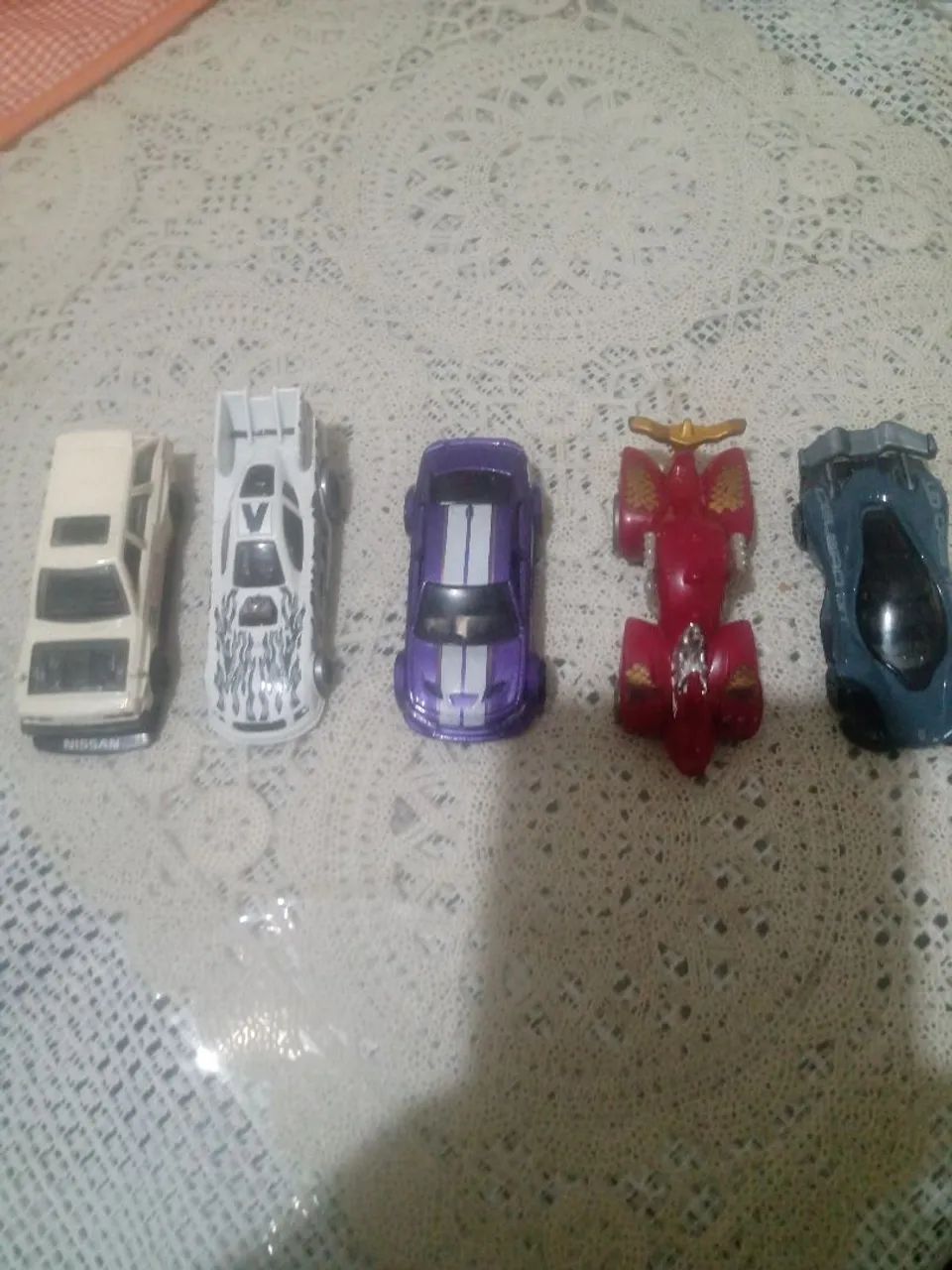Kit com 5 carrinhos Hotwheels. - Foto 2