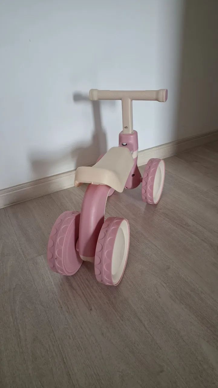 Motoca de equilibrio rosa com som sem pedal BUBA - Foto 3