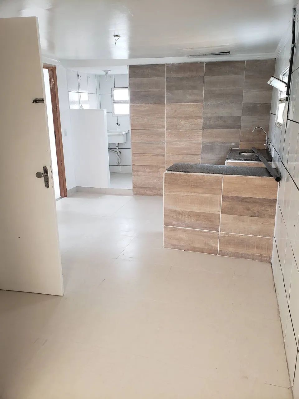 Alugo sobrado simples de 2 quartos - Foto 2