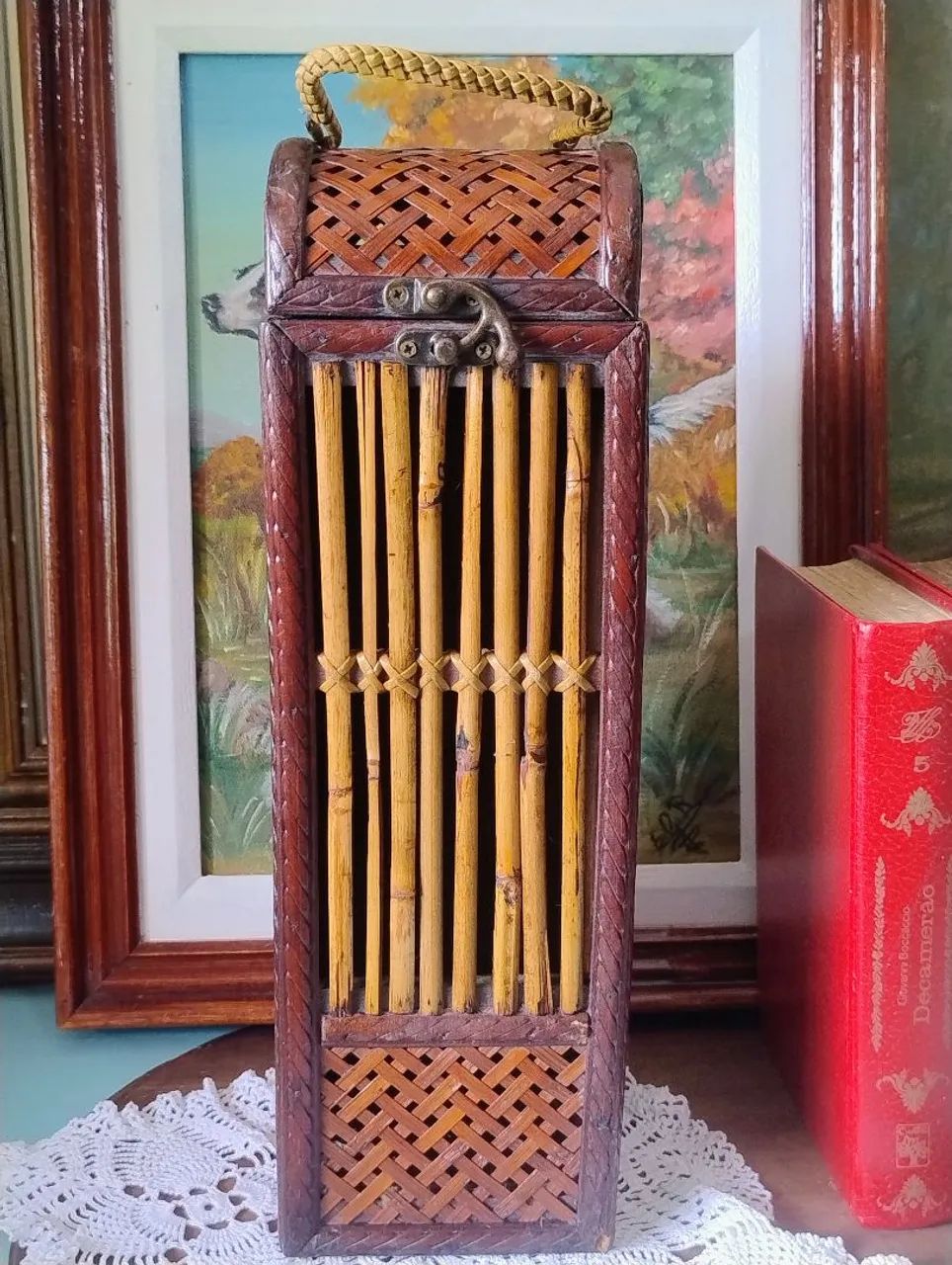 Antiga caixa de transporte para vinho madeira e ratã 