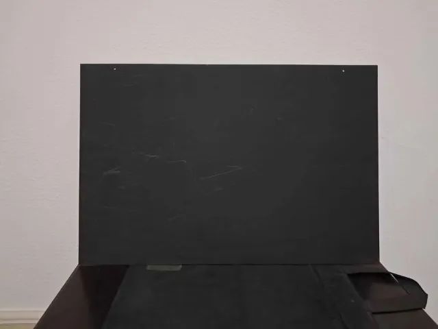 Quadro de avisos em metal