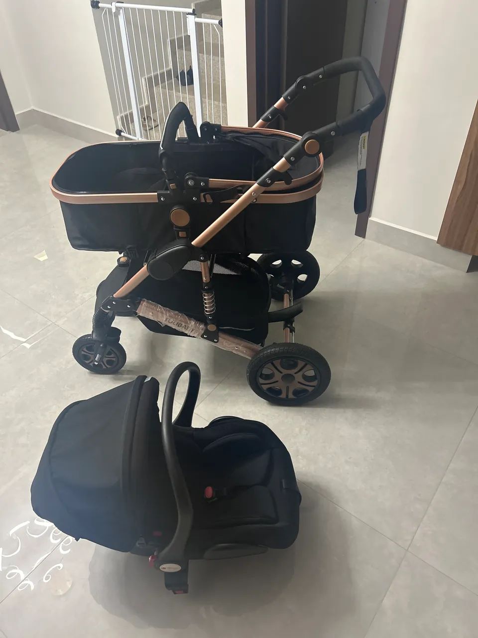 Carrinho de bebê + bebê conforto Tulibaby