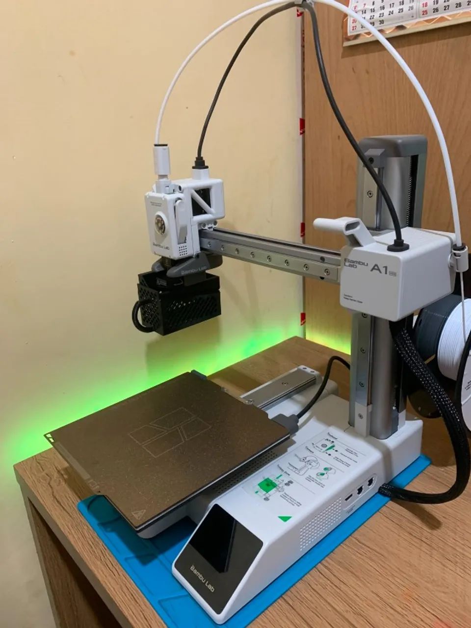 IMPRESSORA 3D BAMBU LAB MINI - SEMI NOVA 