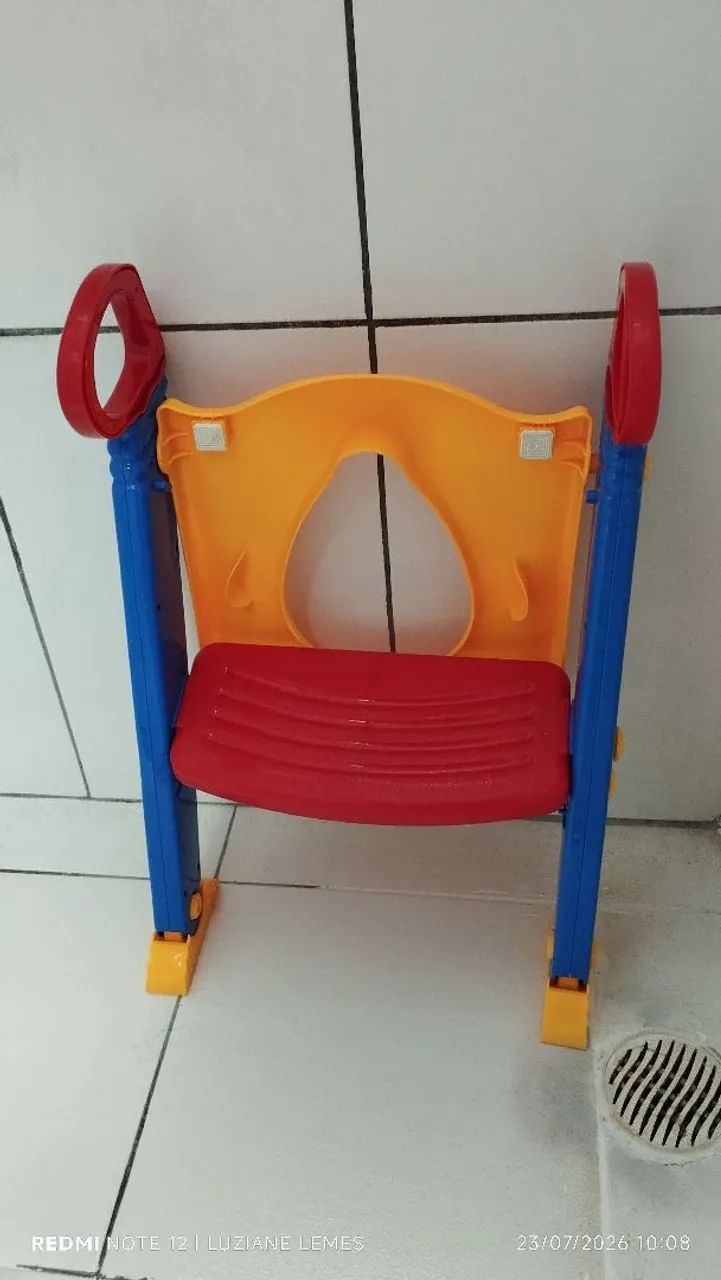 Assento redutor com escada em excelente estado  - Foto 3