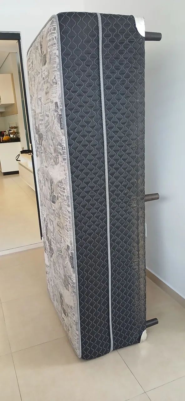 VENDE-SE 2 CAMAS DE SOLTEIRO 200 REAIS CADA  - Foto 3