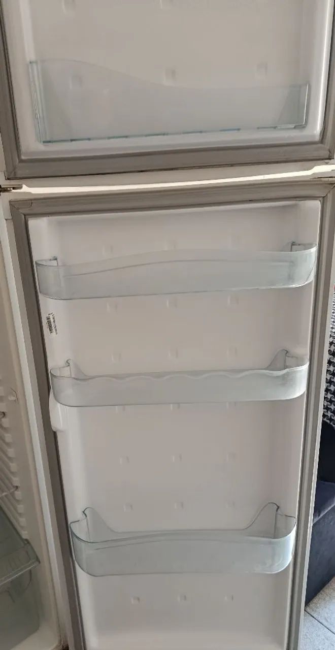 Vendo geladeira Eletrolux em ótimo estado. - Foto 4