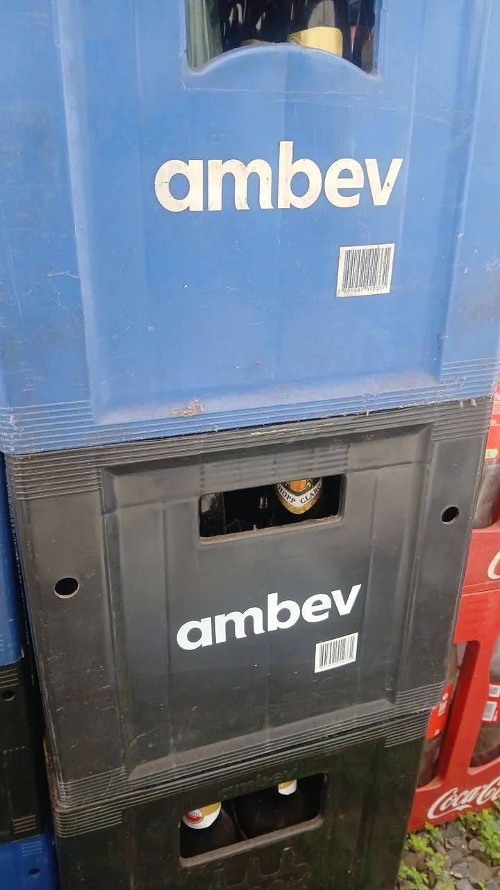 Vendo vasilhames de cerveja e de coca cola retornável 