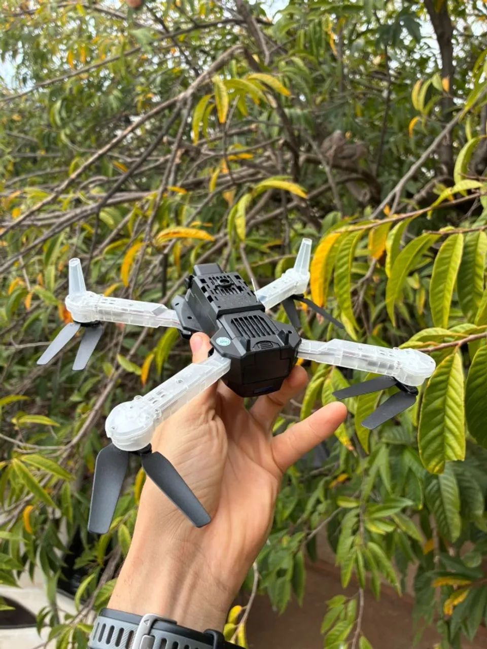 Drone com Luzes LED Noturnas e Câmera + 2 Baterias (Edição Especial)