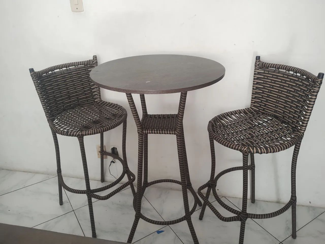 Kit mesa e 2 cadeiras 