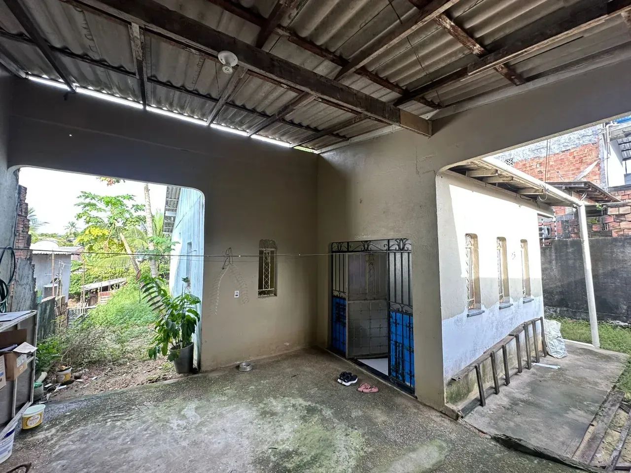 Casa no bairro redenção, com quintal 9 2  9 9 4 6 4 - 5 4 8 7