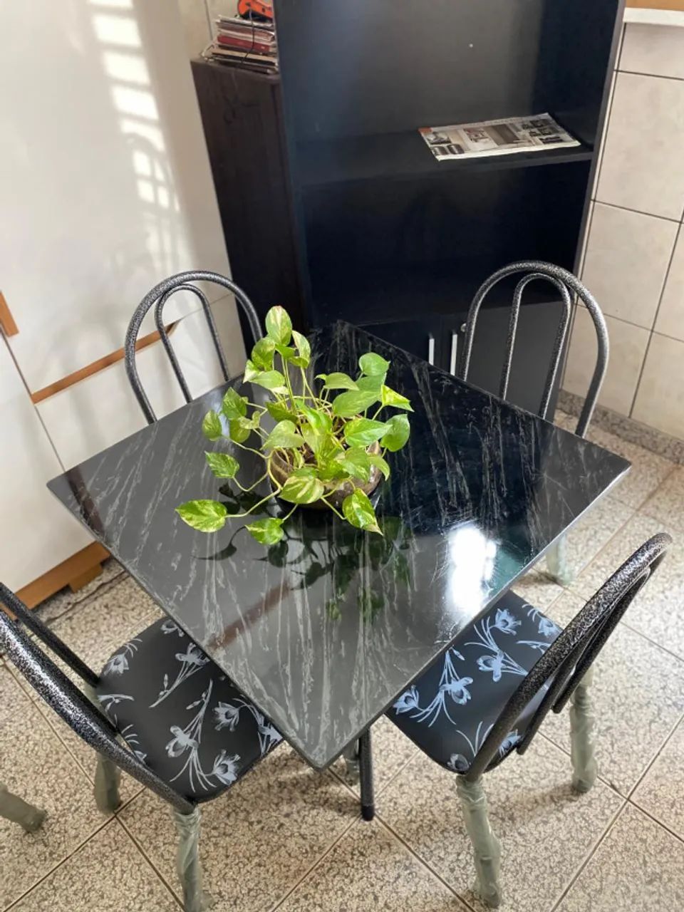 Mesa Pedra Marmorizada com 4 Cadeiras Nova, Entrego,  na Promoção  - Foto 5