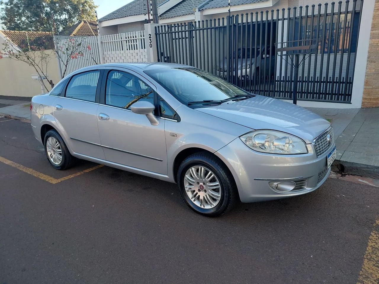Fiat Linea 1.9/ HLX 1.9/ 1.8 Flex 16V 4P 2010 - Foto 2
