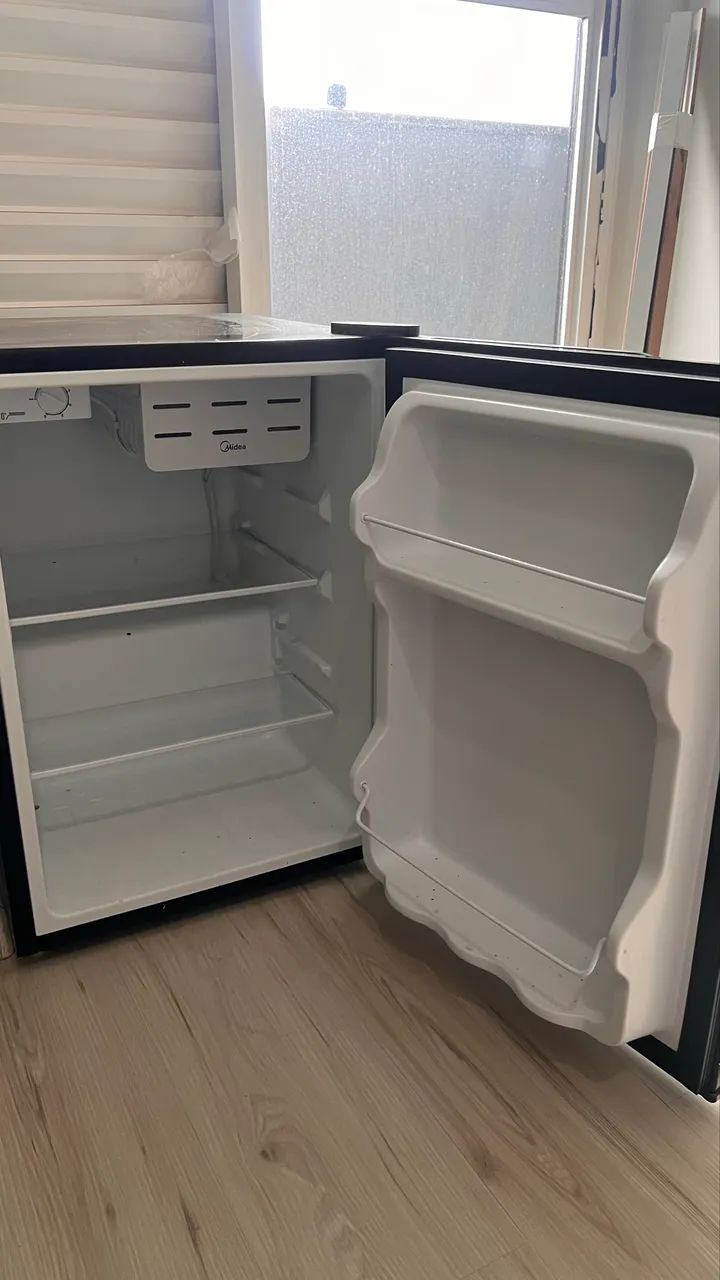 Frigobar Midea 71L preto - Foto 6